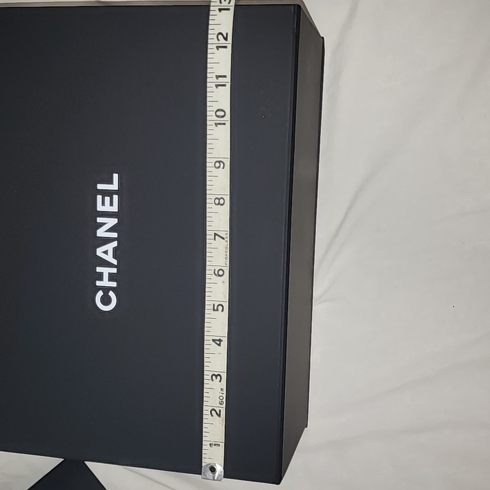 CHANEL Elegant Black Packaging Set - Picture 2 of 15